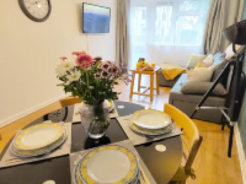 2 Single Beds, 1 BR Apartment Hotels in Newmarket