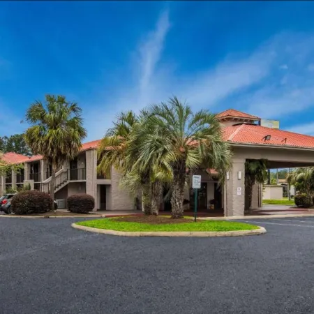 Super 8 by Wyndham Savannah