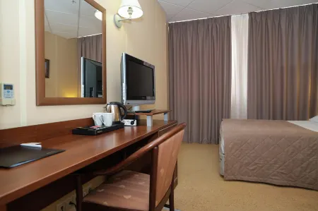 Сити-Отель Парус (бывш. Богемия) Отели рядом с достопримечательностью «Утоли моя печали»