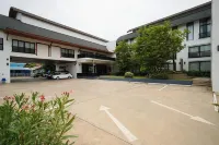 Emmaline Hotel NAN - parking
