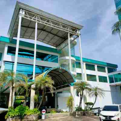 Hotel Apita Cirebon Hotel Exterior