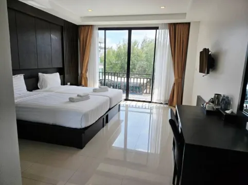 ห้องสุพีเรียร์เตียงแฝดพร้อมวิวสระว่ายน้ำ