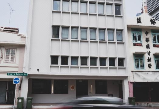 킨 캡슐, 허 스페이스