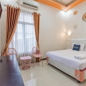 Urbanview Hotel Rifal Home Tegal