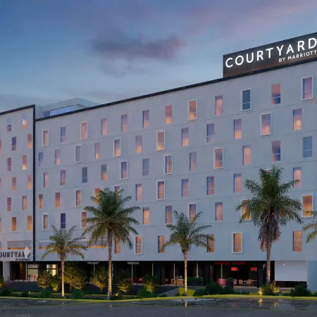 Courtyard by Marriott Guadalajara Andares Отели рядом с достопримечательностью «Basilica de Zapopan»