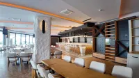 Caesar Blue Seaside Luxury Apartments - bar