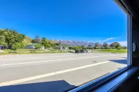 Lake Resort by Marsden - Mountain view
