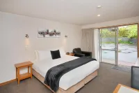 306 Motel Apartments - Motels