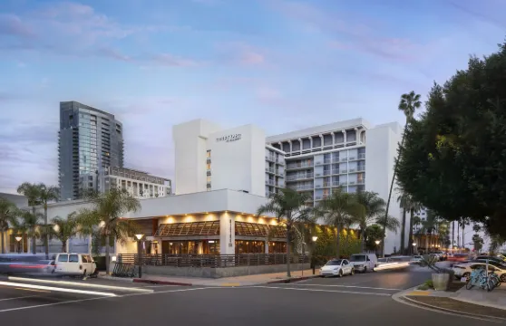 長灘市中心萬怡酒店