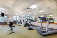 La Quinta Inn & Suites by Wyndham Garden City Hotels in East Garden City