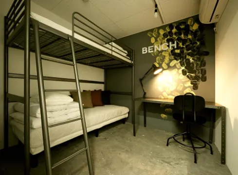 Bench Hostel & 3rd Place