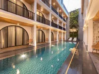 Suites5 Hotel 梅拉斯蒂海滩附近的飯店