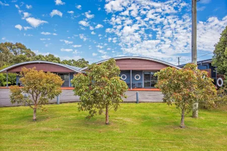 Strahan Bungalows Отели в г. Страхан