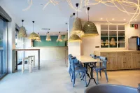Yomo Hostal BCN Port - Guest houses