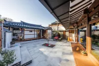 Geuligobom Dokchae Pension - 酒吧