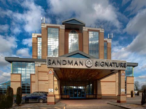 Sandman Signature London Gatwick Hotel