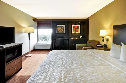 Hampton Inn Kansas City/Overland Park - parking