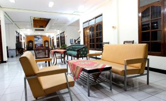 RedDoorz Plus Syariah Near Lempuyangan Station 3
