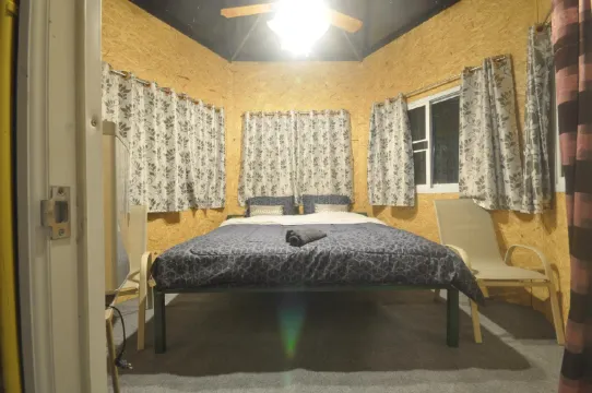 ห้องดีลักซ์เตียงคิงไซส์พร้อมวิวแม่น้ำ