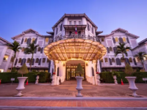 Le Thatluang d'or Boutique Hotel Hotels near Pha That Luang
