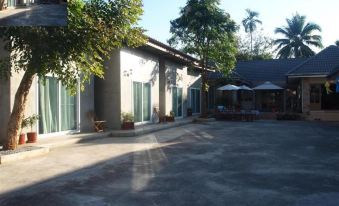 Maesai Holic Lodge