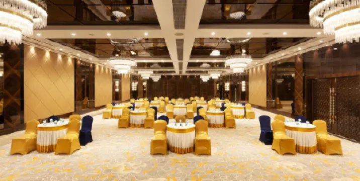 Cenneys Gateway - Pride of Salem