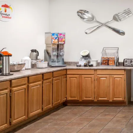 Super 8 by Wyndham Central Pt Medford