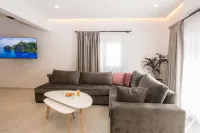 Utopia Residences "by Checkin" - Homestays