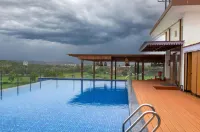The Tanisi Hotels and Resorts, Candolim - Kolam Infiniti