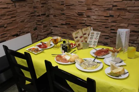 Hotel Cuatro Caños Отели рядом с достопримечательностью «Museo de Esculturas al Aire Libre FINAL»