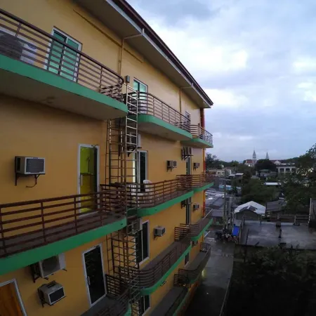 RedDoorz Plus @ Taj Hotel Tuguegarao Отели в г. Кагаян