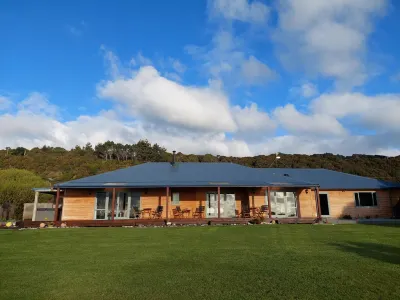 Awatuna Sunset Lodge Hotels in 