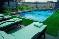 Romeneo Grand Royal Hotel