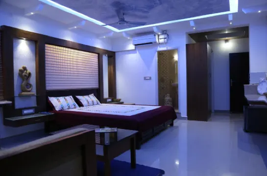 Hotel Mudra Midtown Suites & Rooms