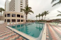 Radisson Suite Hotel Oceanfront