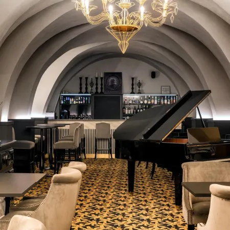 Hotel du Roi & Spa by Sowell Collection