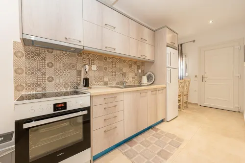 Milonas House Apartments - Apartments