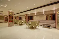 Hotel at Residency Kaushambi Couple Friendly - sarapan