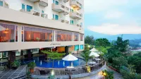 Grand Rocky Hotel Bukittinggi - Pools