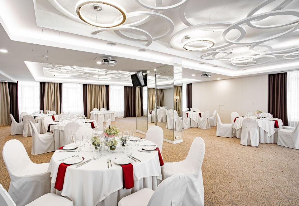 Ramada Hotel & Suites by Wyndham Novosibirsk ZhukovkaOver view