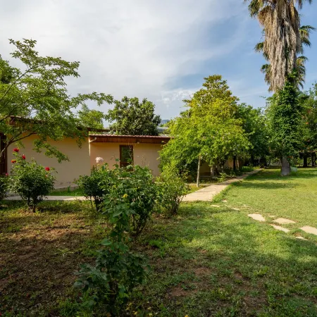7 Garden Bungalow / Camping