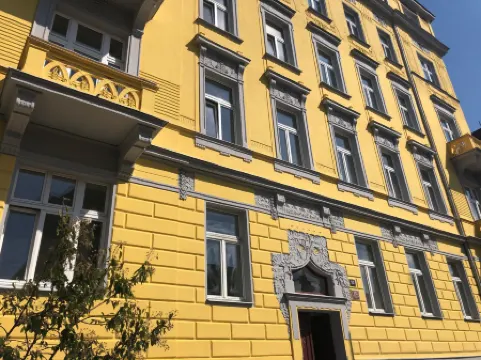 Letna Garden Suites Отели рядом с достопримечательностью «Национальный технический музей»