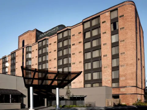 Four Points by Sheraton Mississauga Meadowvale Отели рядом с достопримечательностью «Библиотека Кортнипарк»