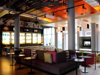 Aloft Montreal Airport - bar