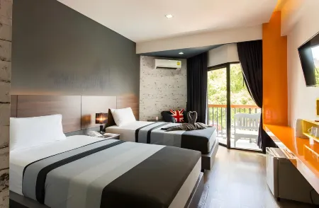 The Loft Seaside Sriracha Hotel Отели рядом с достопримечательностью «Golden Triangle Museum Pattaya»