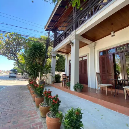 Luang Prabang Pangkham Lodge Отели рядом с достопримечательностью «Ват Тат Луанг»