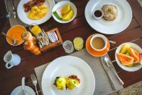 Paradise Cove Resort - breakfast
