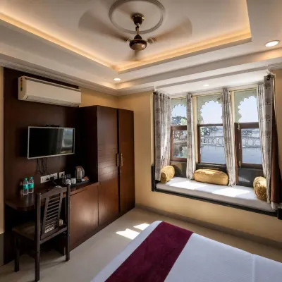Hide-in Udaipur - A Lake View Boutique Hotel Hotels near Gallery One