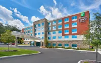 Holiday Inn Express & Suites Gainesville I-75 Hotels in Gainesville