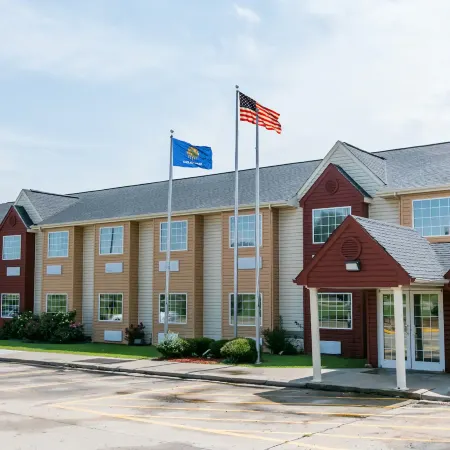 Days Inn & Suites by Wyndham Pryor